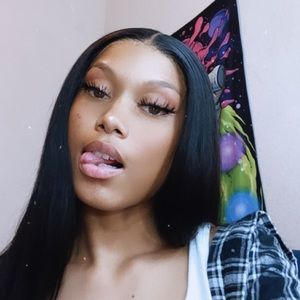 Meet your Posher, Samiah